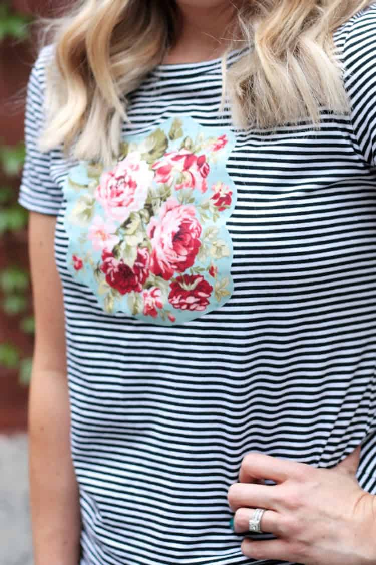 Striped t-shirt with an applique on the front