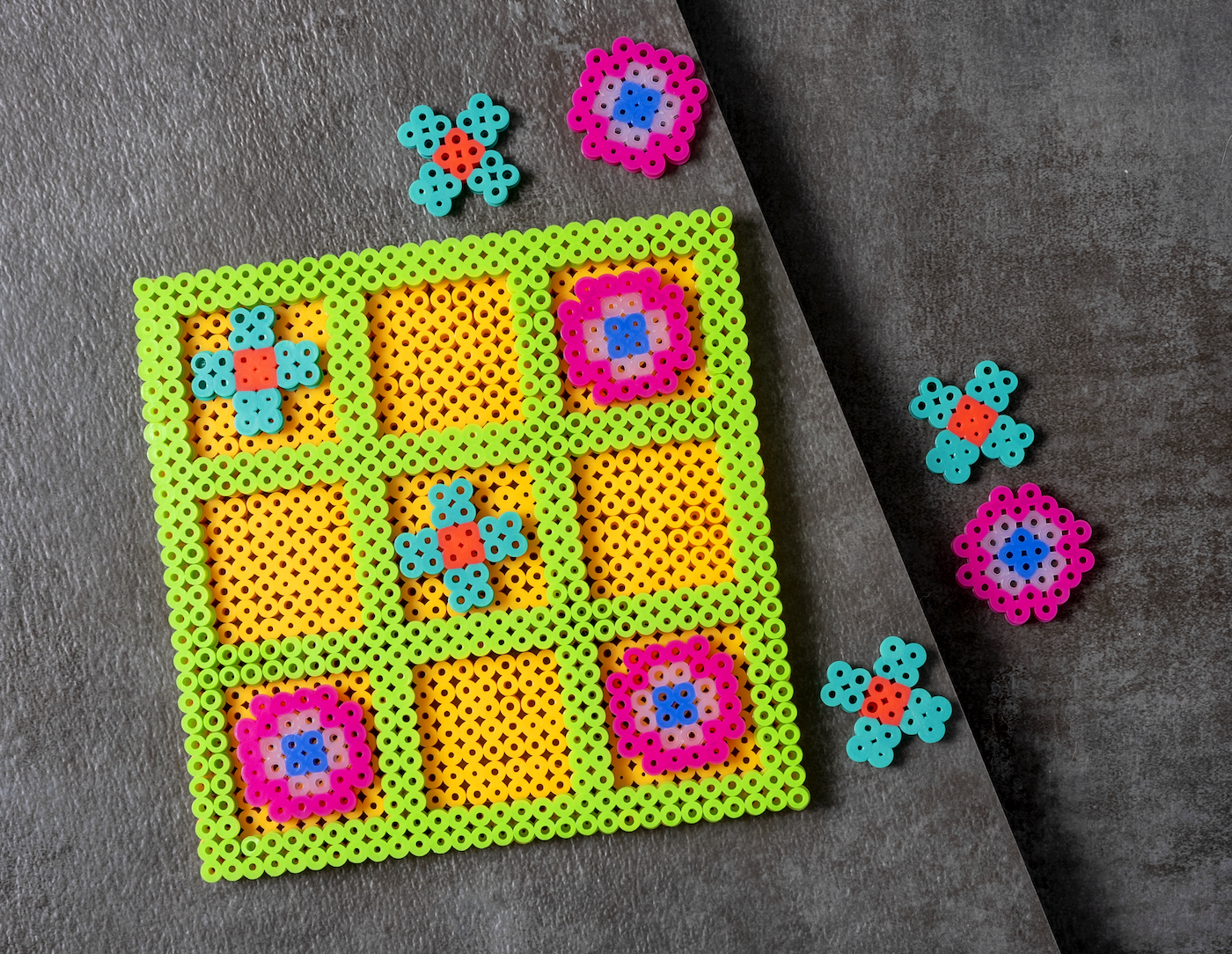 tic tac toe perler beads